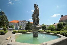 Postupné úpravy náměstí v Kosově Hoře přinesou otevřenější a přehlednější prostor