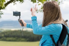 Sledujte Toulavu a její novou sérii videí s tipy na rodinné výlety i místa mimo vyšlapané cesty Sledujte Toulavu a její novou sérii videí s tipy na rodinné výlety i místa mimo vyšlapané cesty